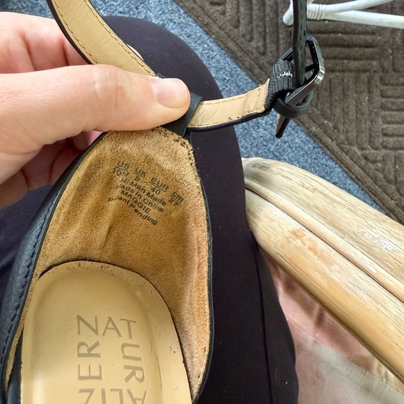 Naturalizer Black Strappy Block Heels ✨ - Picture 5 of 5